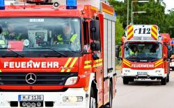 Großbrand in Dresdner Mehrfamilienhaus: Feuerwehr rettet mehrere Bewohner